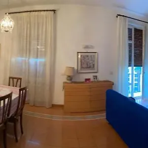 Toledo 355 , נאפולי איטליה